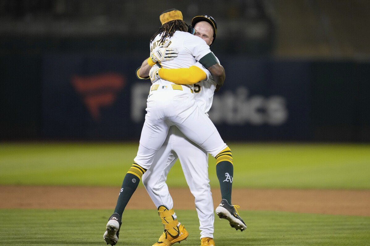 Seth Brown frappe un circuit et frappe un simple décisif alors que les A's battent les Mariners 3-2 pour leur 2e victoire d'affilée en walk-off